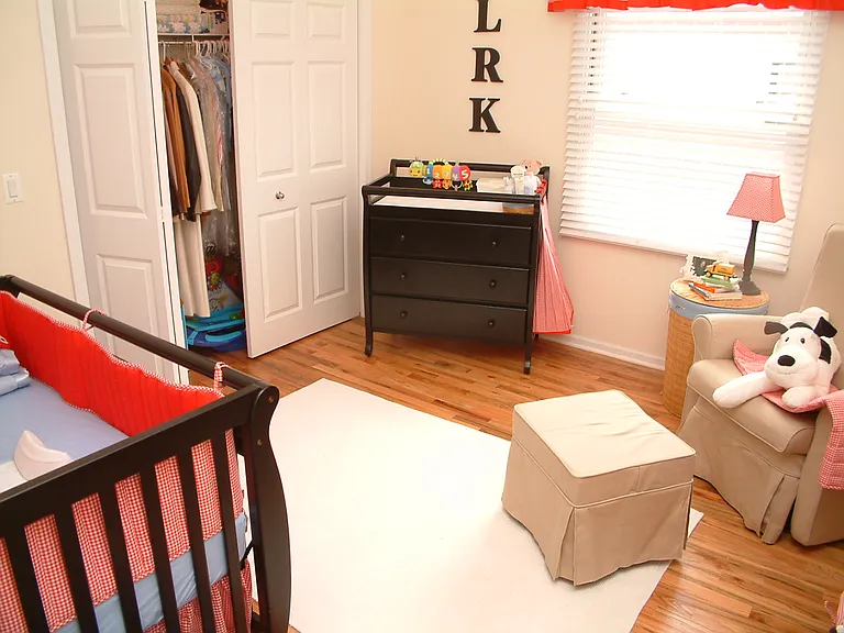 1528 W Greenleaf Ave #2W — Photo 7