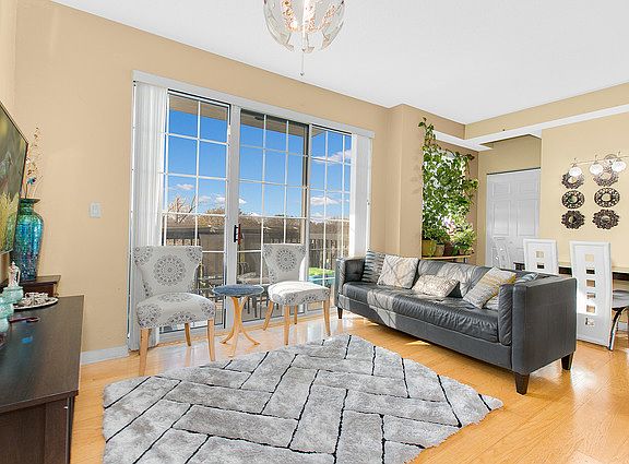 3rd image of 5978 N Lincoln Ave APT 4C