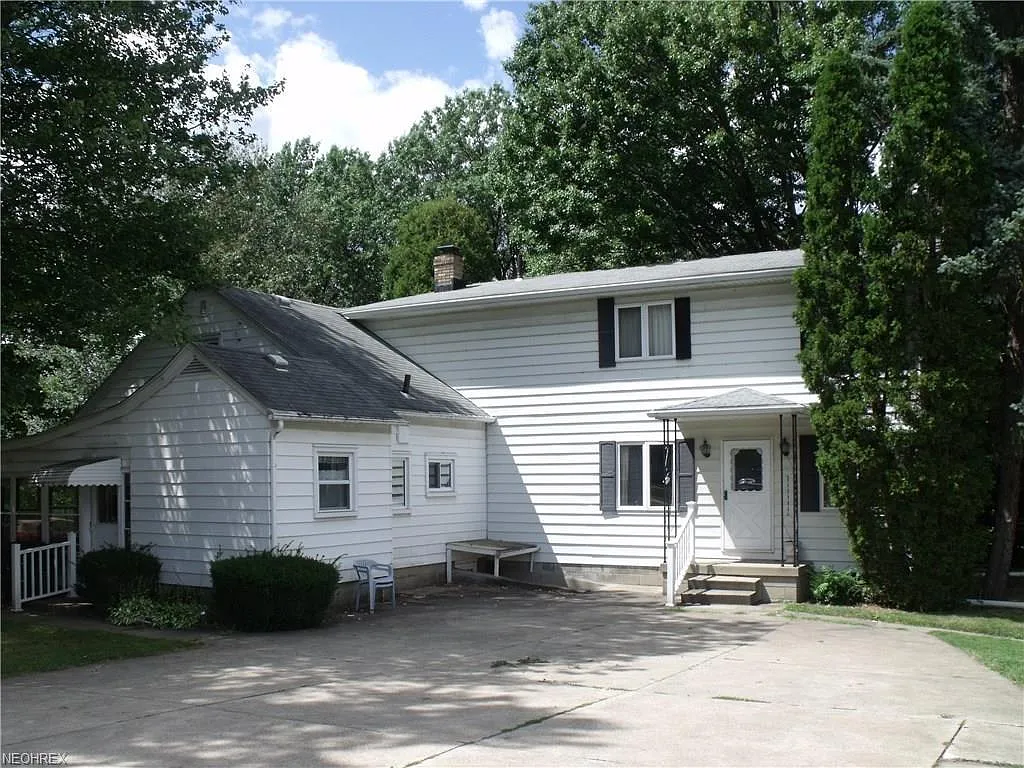 490 Northwest Ave photo 1
