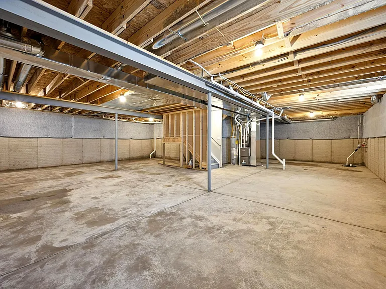 9440 Windsor Curv — Photo 49