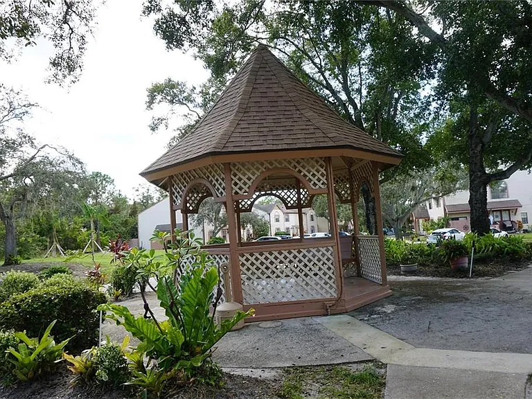 2404 Brigadoon Dr — Photo 25