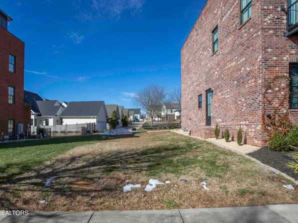 9431 Clingmans Dome Dr, Knoxville, TN 37922