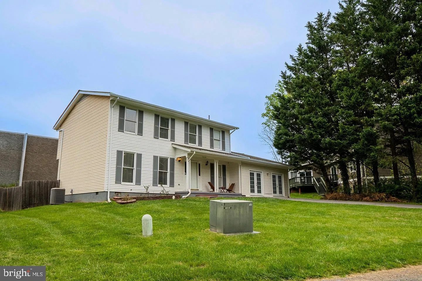 3 bed, 2.5 bath, 2664 sqft, $3,800 — Photo 2