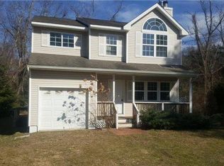 52 Fanning Rd, Riverhead, NY 11901