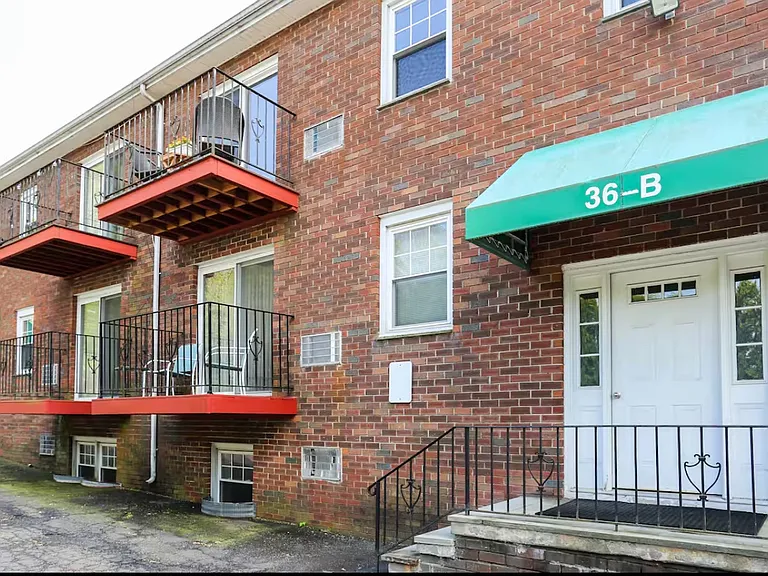 36 Turn Of River Rd #B1 — Photo 16