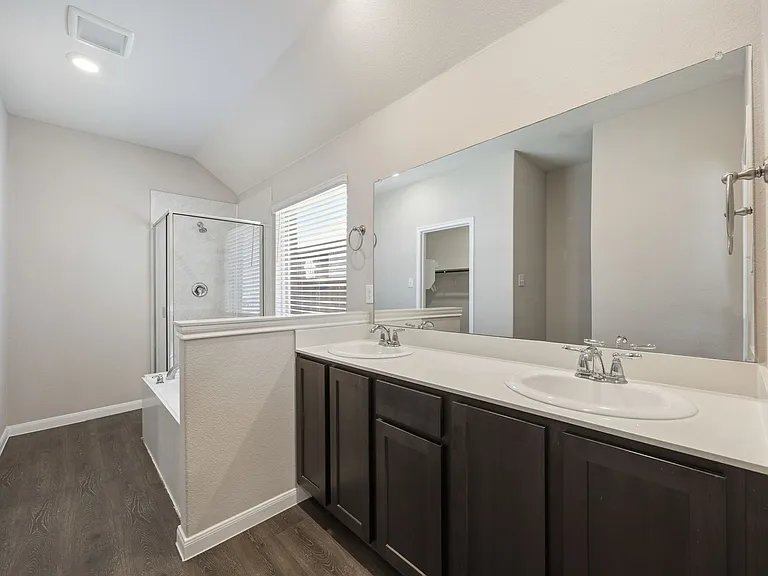 3921 Oak Creek Cir — Photo 19
