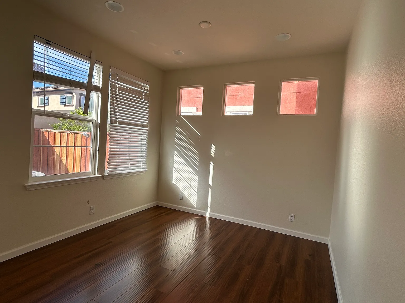 4 bed, 2.5 bath, 2079 sqft, $4,300 — Photo 4