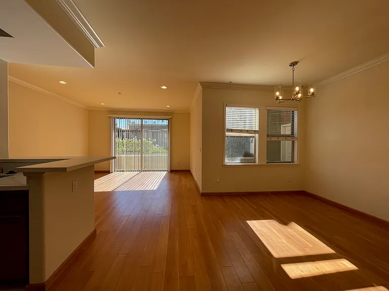 2030 Dracena Dr #17 — Photo 4