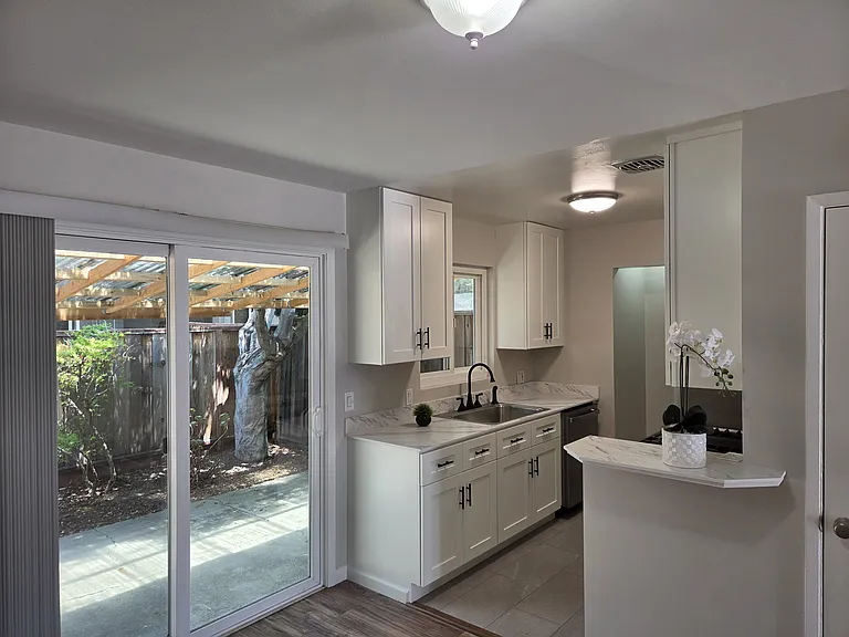 514 Piazza Dr — Photo 3