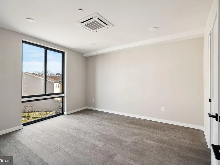 1648 Ridge Ave #401 — Photo 15