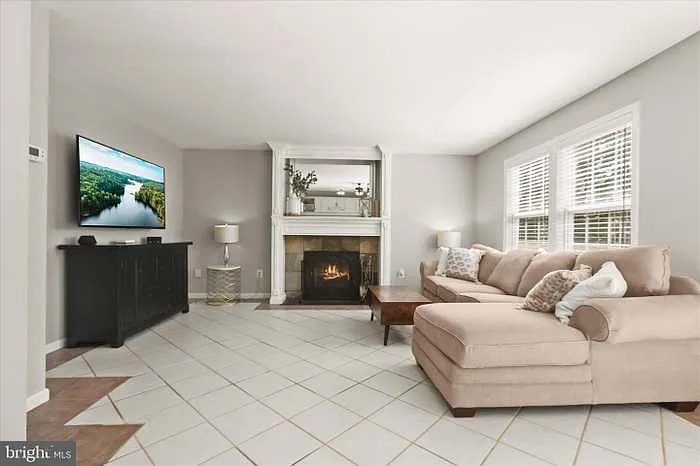 239 Bishops Glen Dr — Photo 4