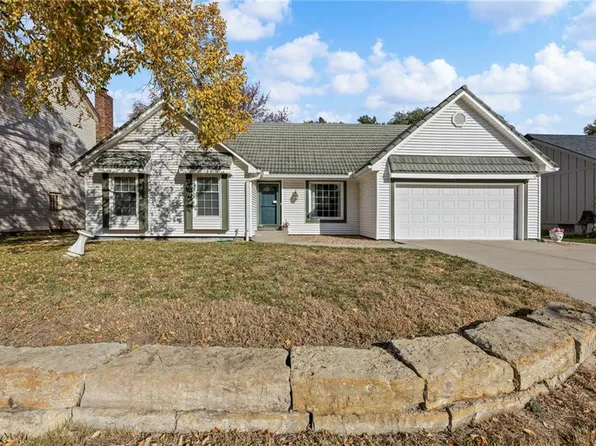 1404 E Frontier Ln, Olathe, KS 66062