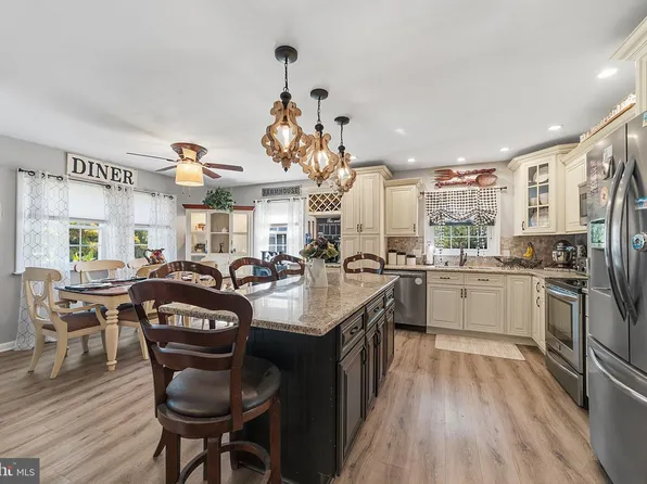 450 Citation Ln, Warminster, PA 18974