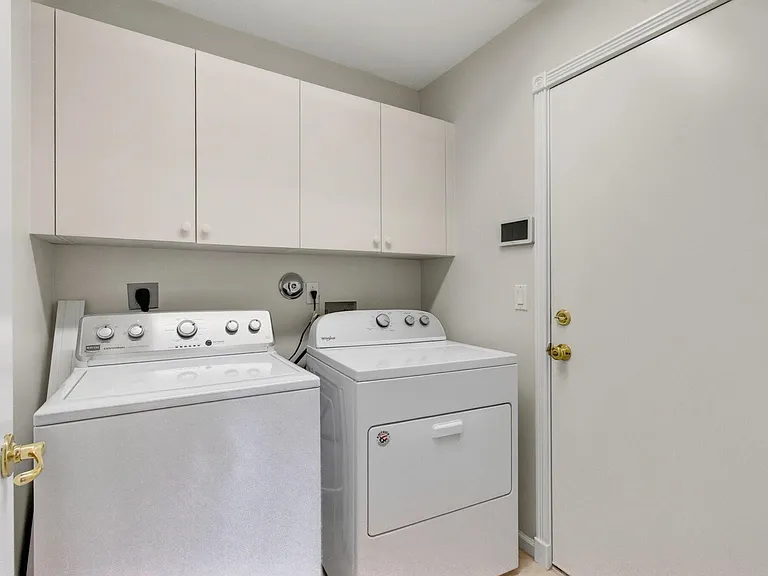 9895 Tallyrand Dr — Photo 22