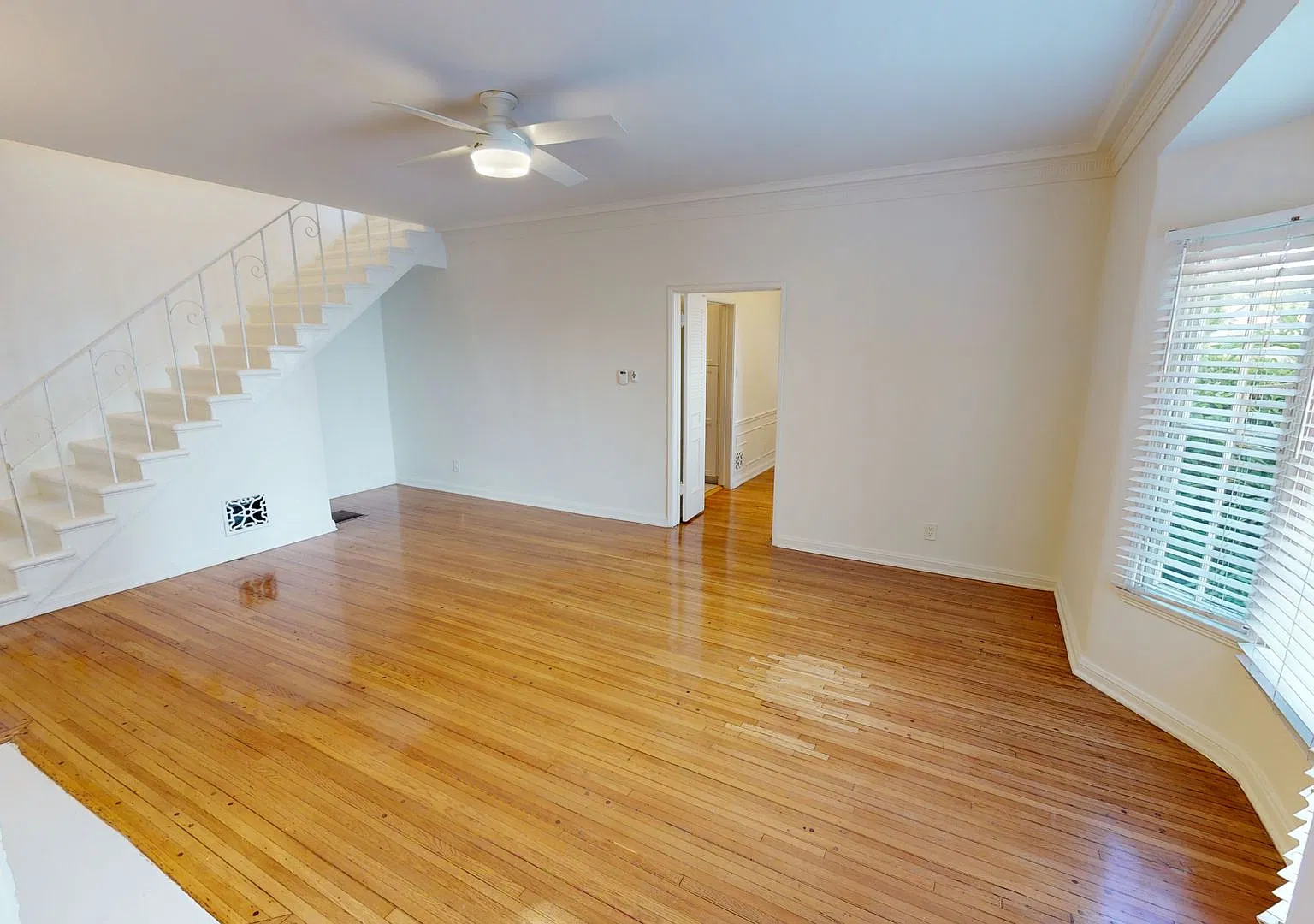 Olympic Blvd Apartments...Remodeled Two Bedroom Apartment With Garagecarthay Circle Area, Great L... — Photo 4