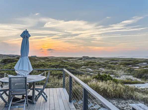 29 Oxcart Rd, Aquinnah, MA 02535