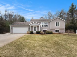 6490 Pine Point Ct, Coopersville, MI 49404