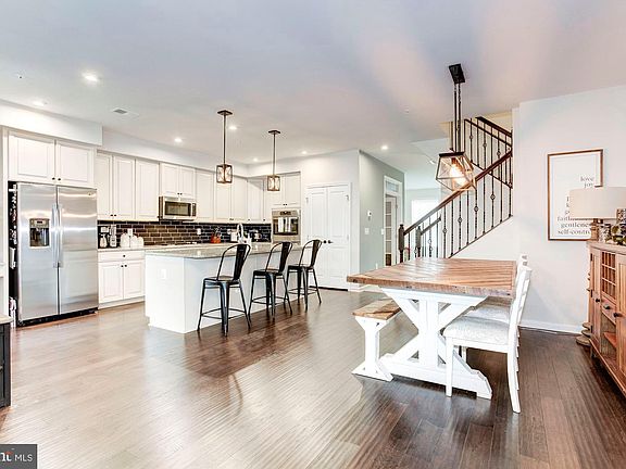 4th image of 3630 Briarwood Dr