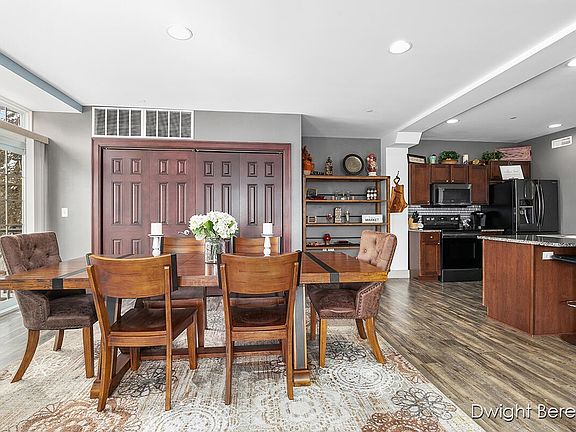 3rd image of 600 7th St NW Unit 201