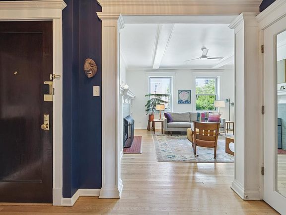 2nd image of 1023 W Thorndale Ave #2
