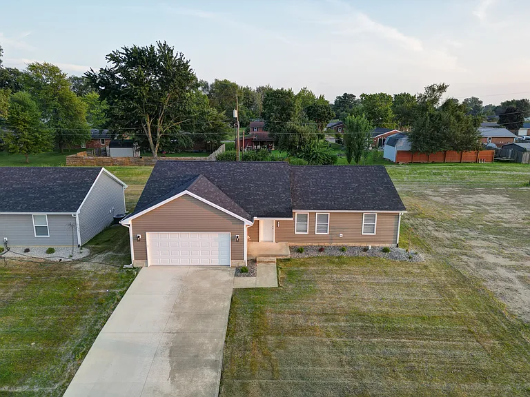 1013 Caroline Ave — Photo 24
