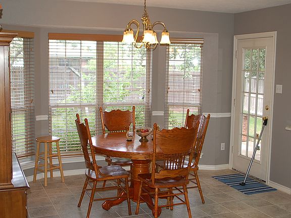 4th image of 1517 Front Royal Dr