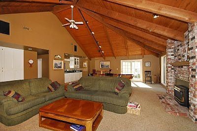 4th image of 1030 N Circle Dr