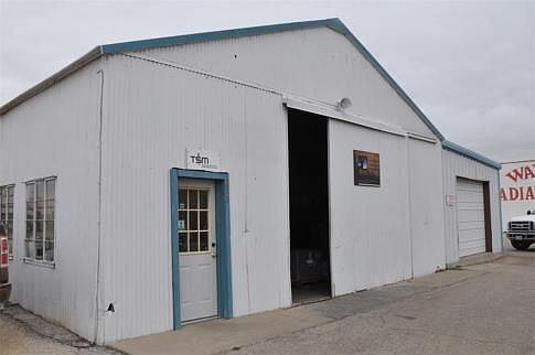 1st image of 213 N Dixie Blvd