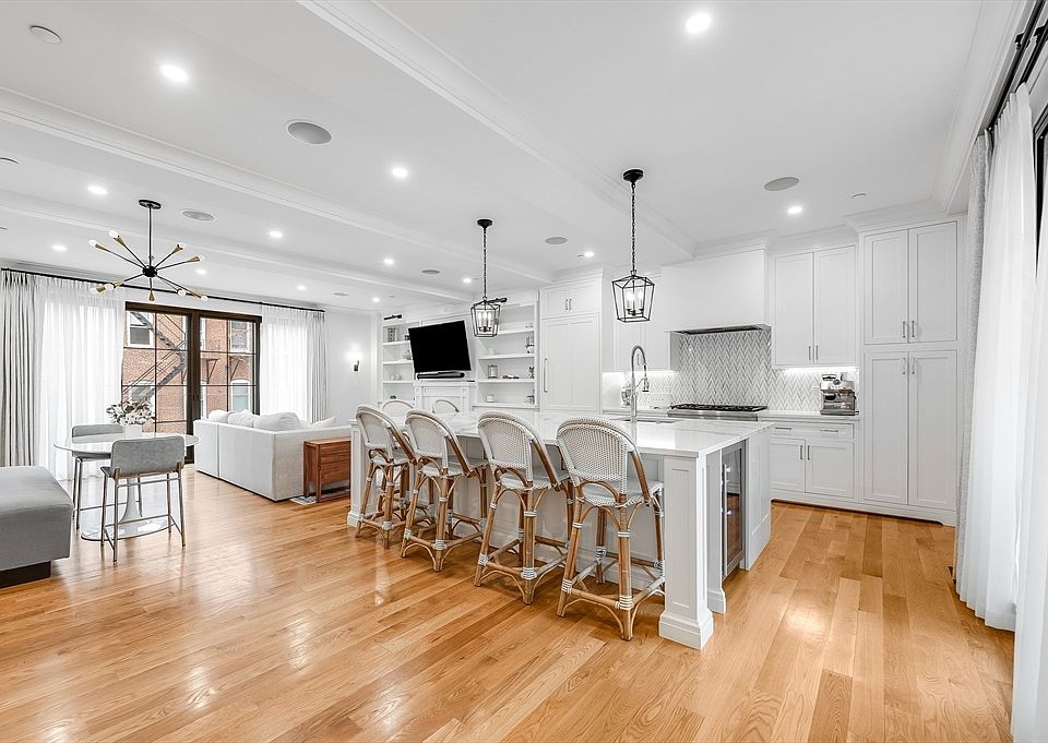 1st image of 799 E 3rd St Floor 2