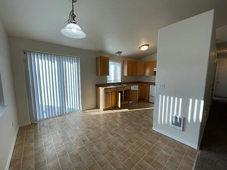 822 SE Maui Ln — Photo 6