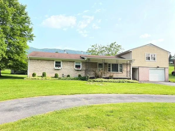 211 Valleydale St, Bluefield, VA 24605