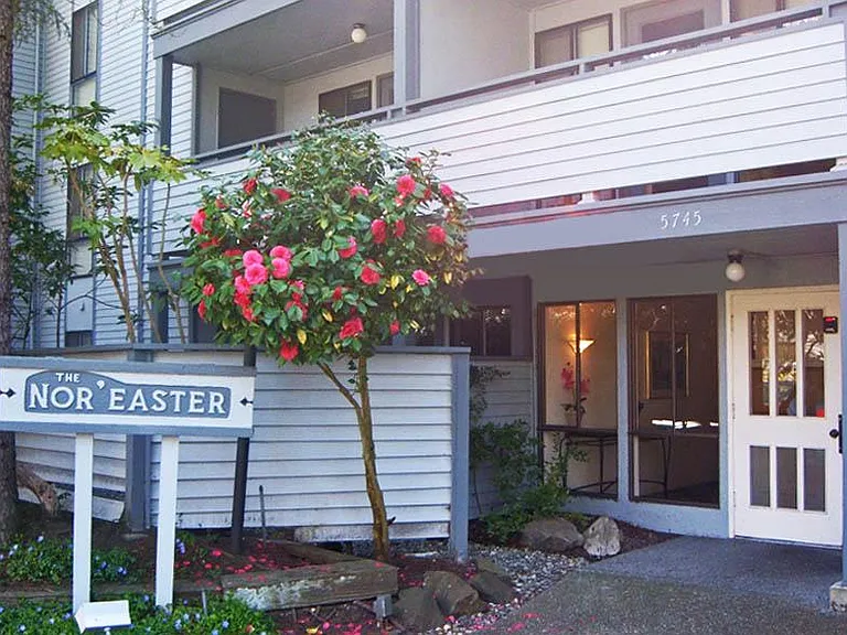 Nor'Easter Apartments — Photo 4