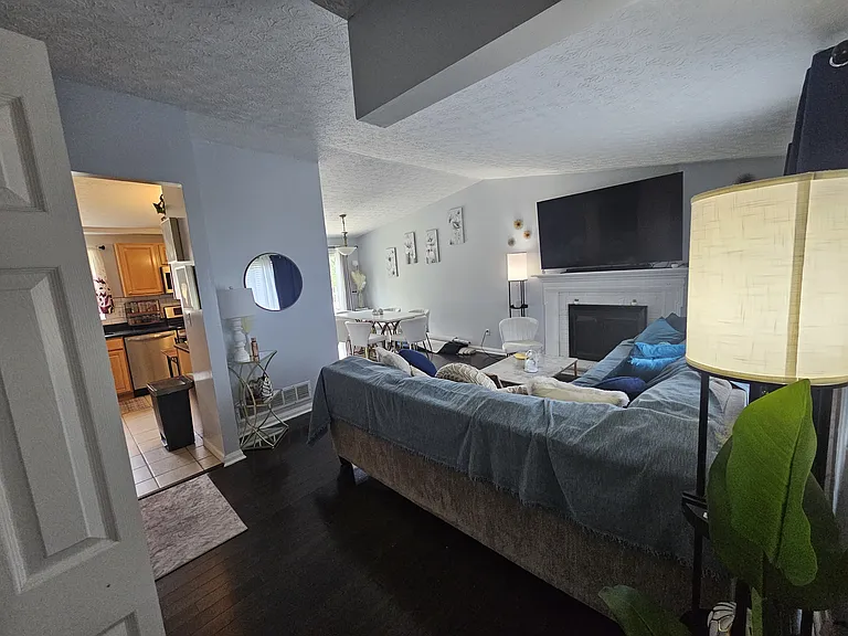 3136 Delburn Ave — Photo 4