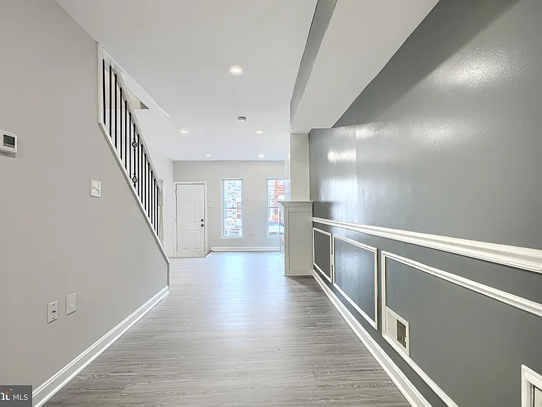 1127 Sargeant St — Photo 12