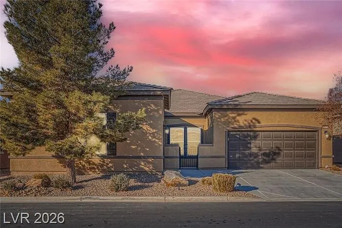 3 bed, 3.0 bath, 2569 sqft, $3,700 — Photo 3