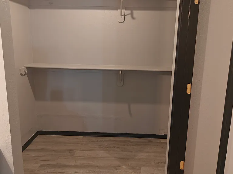 1040 Iola Ave — Photo 3