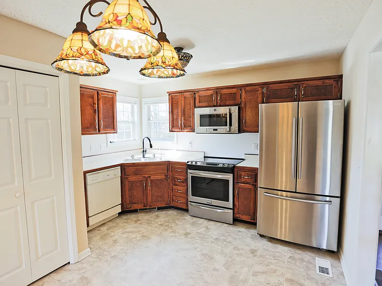 3927 Stella Dr — Photo 7