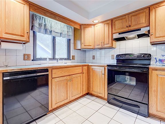 3rd image of 70 Kemphurst Rd