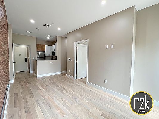 5th image of 26-20 Hoyt Ave S #1R
