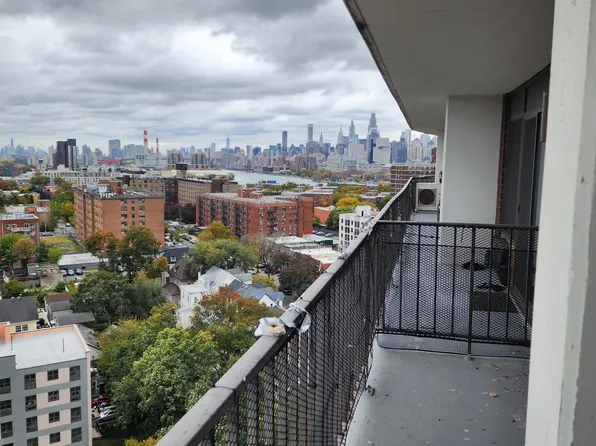 25-40 Shore Boulevard image 11 of 24