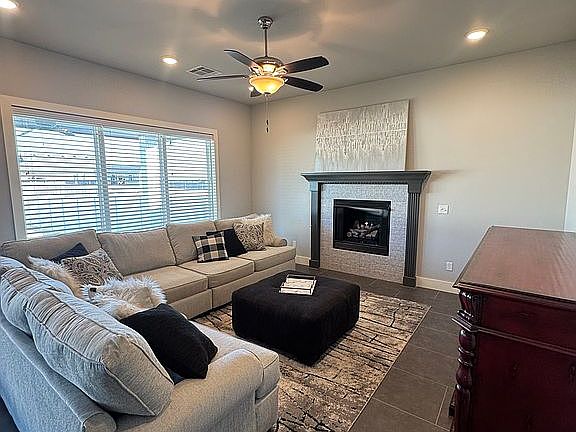 Living room w/ gas fireplace
