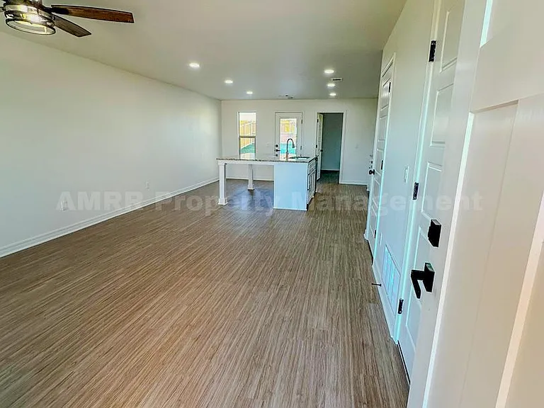 1309 Sioux Pl — Photo 2