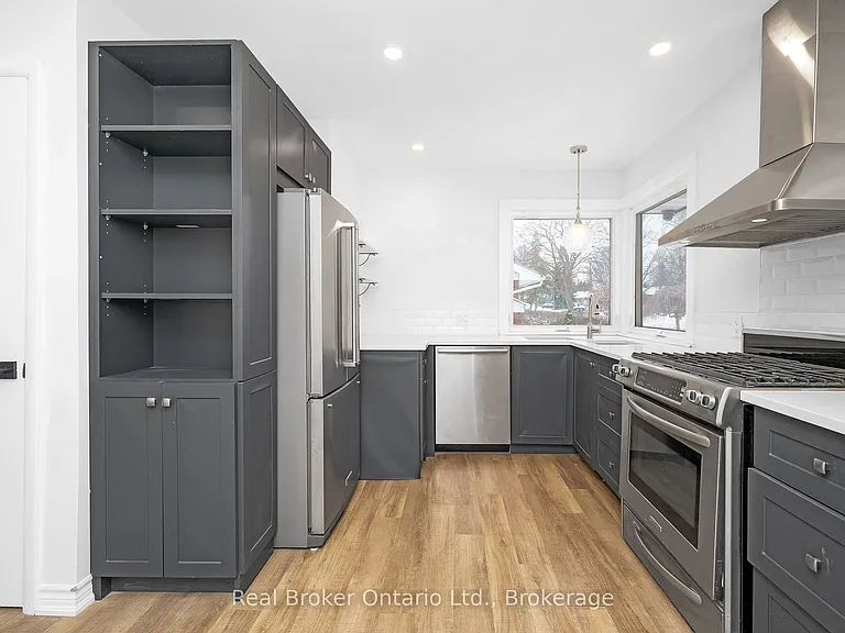 39 Westminster Ave #UPPER — Photo 6