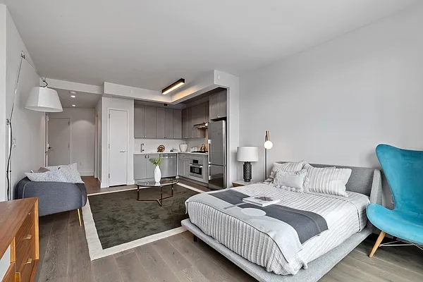 Rented by Greystar | media 10