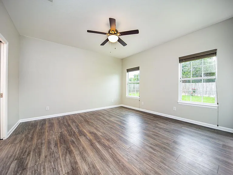 1639 Green Hill Dr — Photo 16