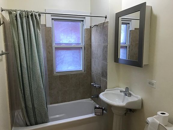 4th image of 126 Des Plaines Ave
