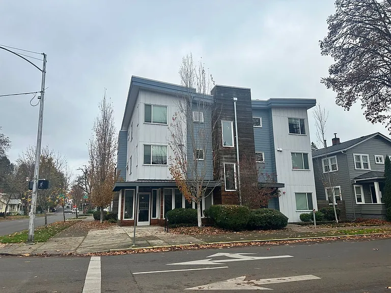 491 W 8th Ave — Photo 1