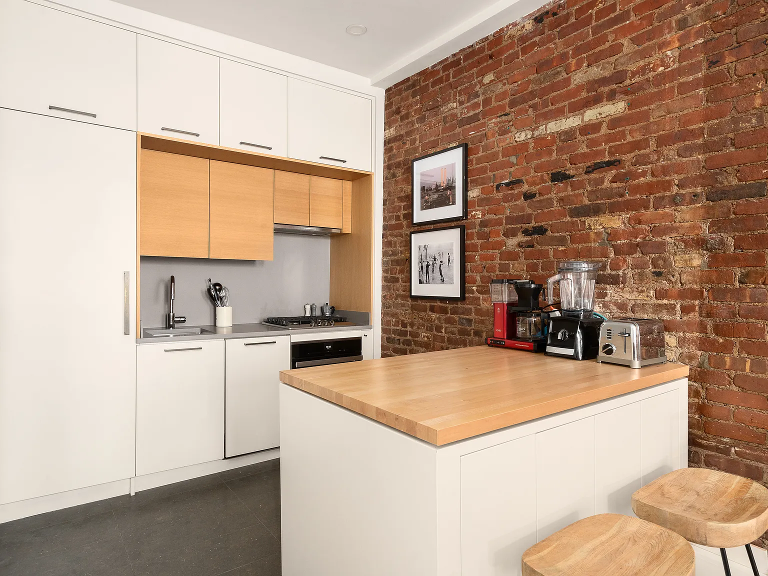 216 East 7th Street — Photo 2