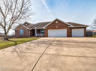 203 N 38th St, Nixa, MO 65714