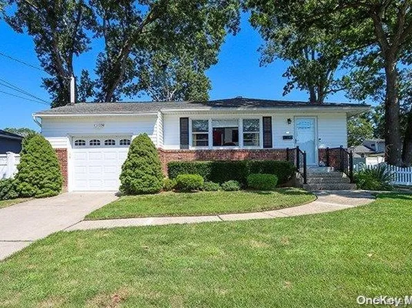 161 Willow Street, Massapequa Park, NY 11762